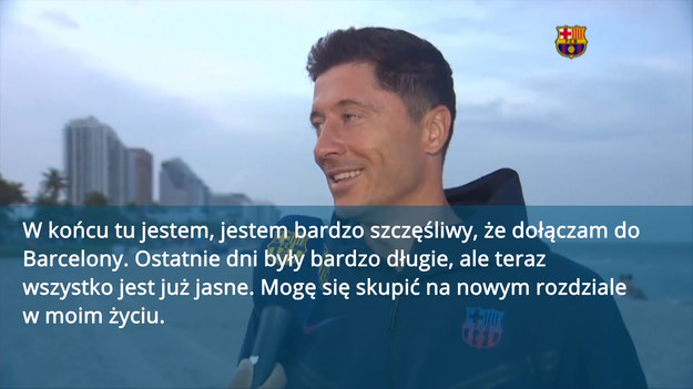 Robert Lewandowski dotarł na Florydę, gdzie przedsezonowe zgrupowanie rozpoczyna właśnie FC Barcelona. Polski piłkarz ma przejść testy medyczne i oficjalnie podpisać kontrakt. Wcześniej jednak został przywitany przez piłkarzy "Dumy Katalonii".

Oficjalny profil katalońskiego klubu dodał do sieci nagranie z całej tej sytuacji i nadał mu tytuł "Witaj w rodzinie". Polak ma przejść testy medyczne i oficjalnie podpisać kontrakt.

- W końcu tu jestem, jestem bardzo szczęśliwy, że dołączam do Barcelony. Ostatnie dni były bardzo długie, ale teraz wszystko jest już jasne. Mogę się skupić na nowym rozdziale w moim życiu" - powiedział Lewandowski w wywiadzie dla klubowych mediów.
