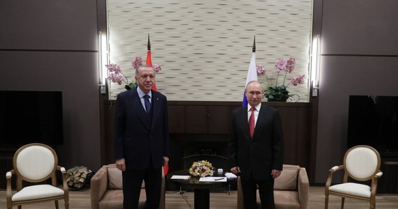 Jutro prezydenci Rosji i Turcji mają rozmawiać w Teheranie na temat wznowienia eksportu ukraińskiego zboża przez Morze Czarne. Negocjacje w tej sprawie od kilkunastu dni prowadzą eksperci z Ukrainy, Rosji, Turcji i ONZ.