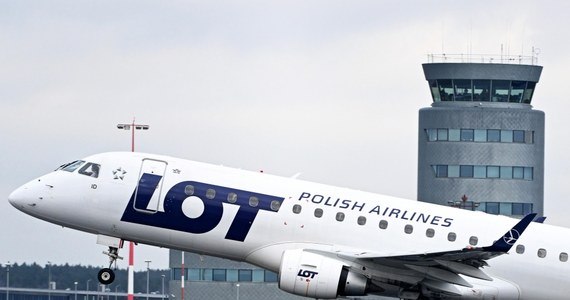 Pasażerowie, którzy od wtorku kupią bilet w najniższej taryfie ekonomicznej Saver, będą mogli dokonać zmian rezerwacji, uiszczając opłatę transakcyjną - poinformowały w poniedziałek Polskie Linie Lotnicze LOT. Zmiana nie obejmuje biletów kupionych wcześniej.