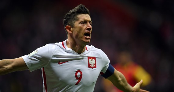 Robert Lewandowski, który w niedzielę dotarł na amerykańskie zgrupowanie FC Barcelony, przeszedł pozytywnie testy medyczne - podały w poniedziałek po południu katalońskie media, ujawniając, że Polak będzie w nowym klubie występował z numerem “9”.