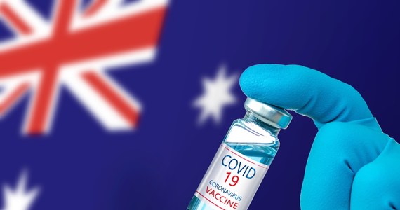 Australijski ekspert ds. Covid dr Norman Swan powiedział, że należy "błagać ludzi", aby nie szli do pracy i przywrócić obowiązkowe noszenie masek, ponieważ szczepionki "nie działają tak dobrze jak kiedyś" - poinformował australijski portal news.com.au.