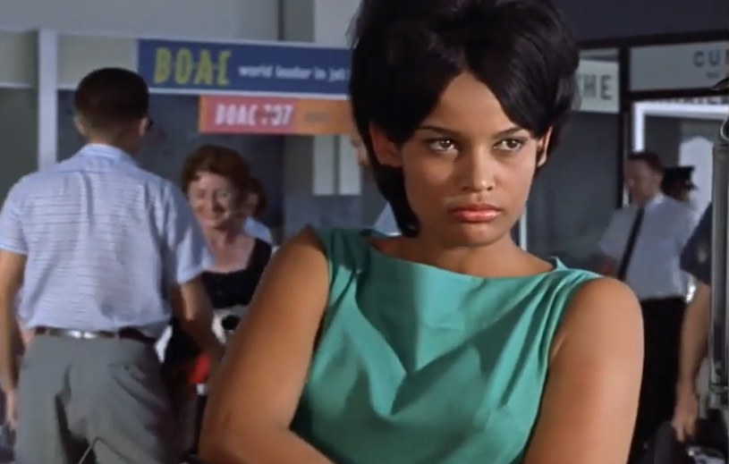 Marguerite LeWars zagrała w 1961 roku epizod w pierwszym filmie o Jamesie Bondzie, słynnym "Dr No". Po 60 latach przyznała, że z tą produkcją ma przykre wspomnienie. Została bowiem molestowana seksualnie przez reżysera, Terence’a Younga.