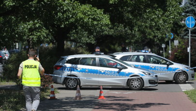 Napad przed bankiem w Warszawie. Zaatakowany konwojent strzelał do napastników