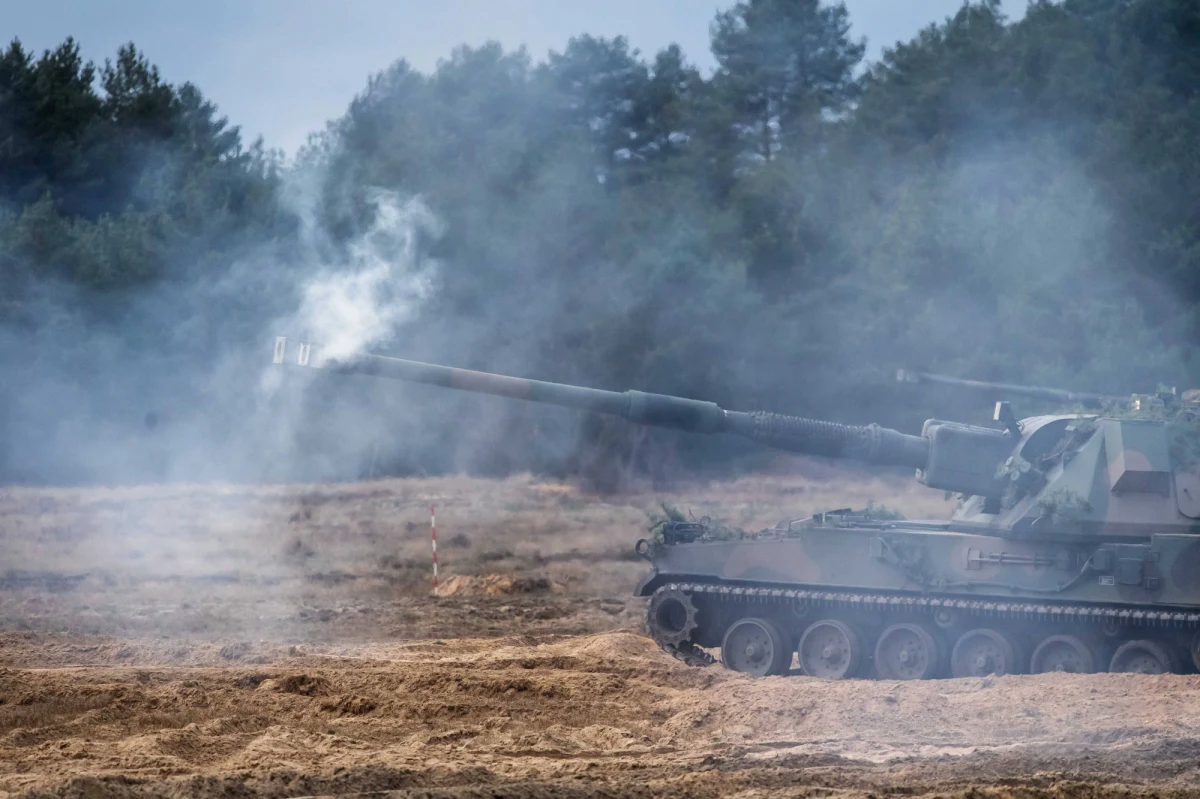 Ukraińskie wojsko opublikowało nagranie pokazujące polskie armatohaubice Krab, które są używane w walce z rosyjskim agresorem na wschodzie kraju. To kolejna prezentacja przekazanego przez Polskę sprzętu.