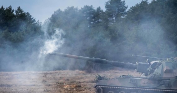 Ukraińskie wojsko opublikowało nagranie pokazujące polskie armatohaubice Krab, które są używane w walce z rosyjskim agresorem na wschodzie kraju. To kolejna prezentacja przekazanego przez Polskę sprzętu.