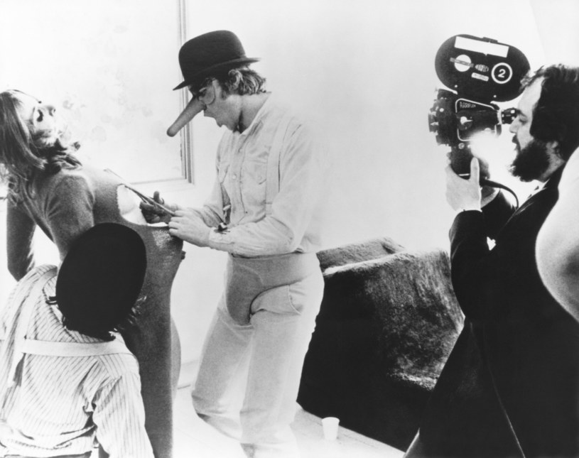 "Mechaniczna pomarańcza" Stanleya Kubricka to jeden z najbardziej kontrowersyjnych filmów w historii kina. Oskarżony o nakłanianie widzów do przemocy został wkrótce po premierze zakazany w Wielkiej Brytanii i kilku innych krajach.
