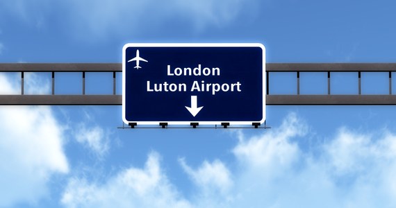 Loty z Luton w Anglii odbywają się już przeważnie z mniejszymi opóźnieniami niż dzień wcześniej, ale problemem jest dojazd na lotnisko i powrót z niego. To dlatego, że z powodu upału zawieszono kursowanie pociągów łączących je z Londynem.