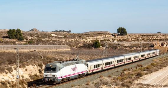 Ze względu na wysoką inflację rząd Hiszpanii wprowadza darmowe bilety na podróż pociągiem. Bezpłatne przejazdy koleją mają dotyczyć niektórych tras.