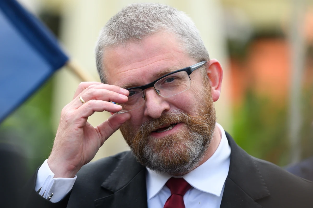 Sejmowa komisja regulaminowa zarekomendowała uchylenie immunitetu posłowi Konfederacji Grzegorzowi Braunowi. O pociągnięcie do odpowiedzialności Brauna m.in. za niestosowanie się do nakazu noszenia maseczki w okresie pandemii wnioskował Komendant Główny Policji.