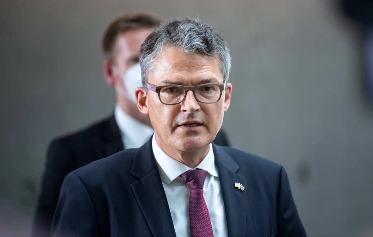 "Wymiana czołgów z Polską okazała się niepowodzeniem" - napisał na Twitterze poseł partii CDU Roderich Kiesewetter. "Niemiecka "oferta" po 3 miesiącach namysłu: 20 czołgów Leopard 2. Dostawy od kwietnia 2023 roku 1 sztuka miesięcznie, od października 2023 roku - 3 sztuki miesięcznie" - pisze polityk. "To utrata reputacji Niemiec w Europie Wschodniej" - podkreśla.