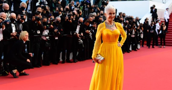 Helen Mirren - laureatka Oscara za główną rolę w filmie "Królowa" Stevena Frearsa - zdradziła po latach, że zanim wcieliła się w Elżbietę II, napisała do niej list. "Gdy to zrobiłam, poczułam ulgę" - przyznała. 