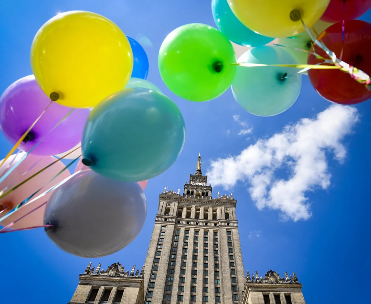 Pokaz filmu MIŚ, wata cukrowa na 30. piętrze czy tort urodzinowy na Placu Defilad. To tylko niektóre z atrakcji, jakie przygotował Pałac Kultury i Nauki w Warszawie na swoje 67. urodziny. Wielka impreza już w czwartek.