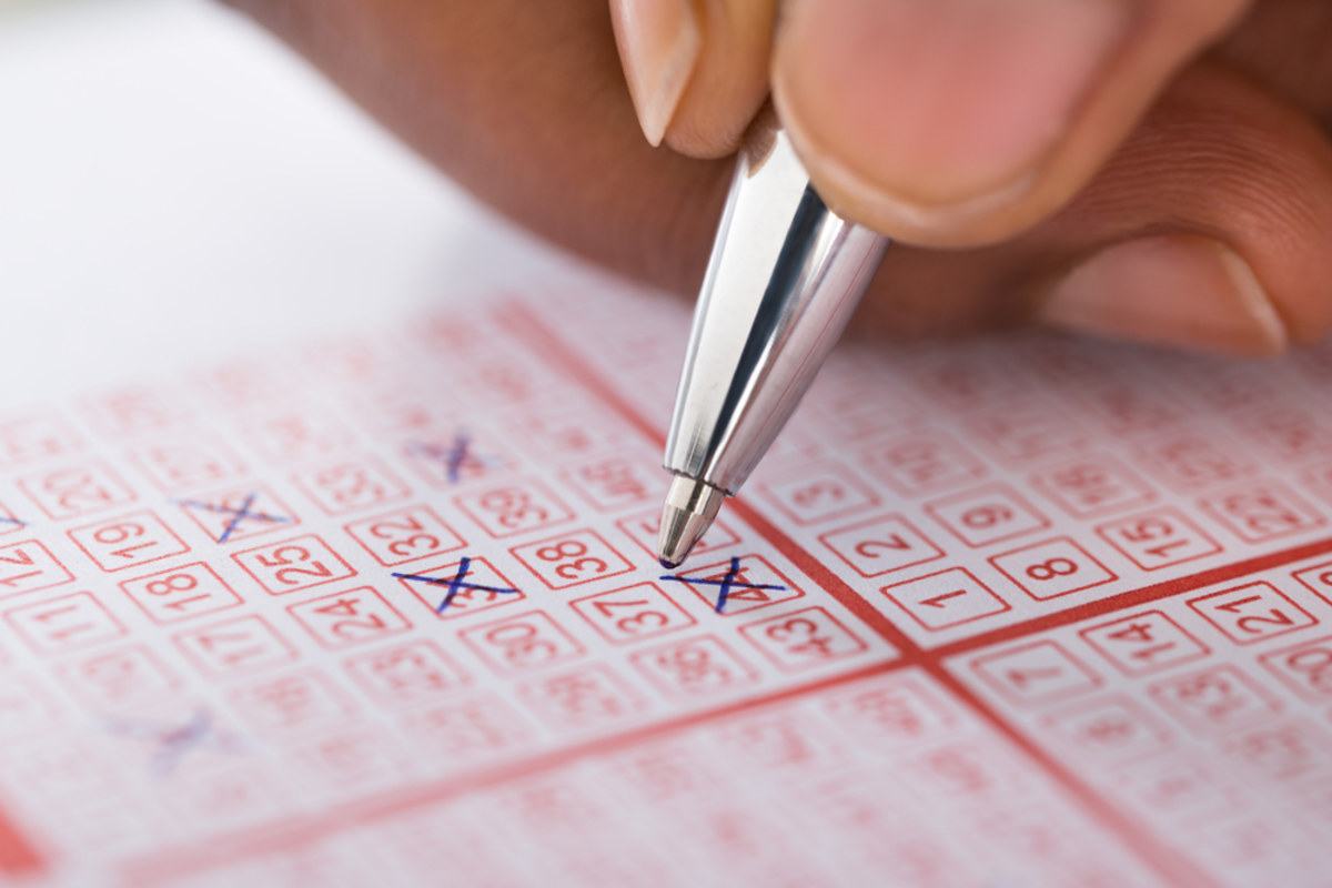 Po rekordowej fali upałów w Wielkiej Brytanii padł kolejny rekord - tym razem wygranej w międzynarodowej loterii EuroMillions. Zwycięzca stał się bogatszy o ponad 195 milionów funtów.