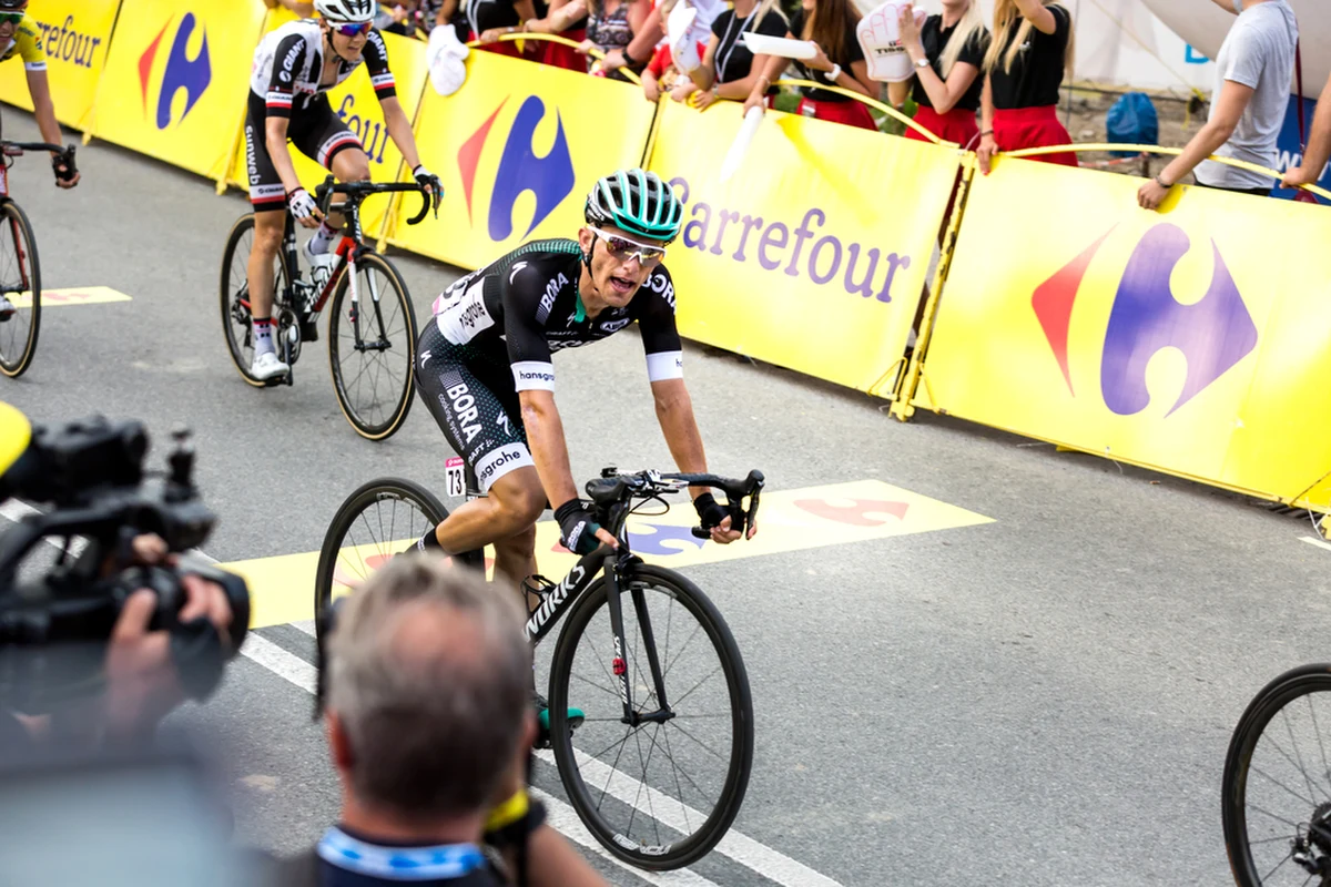 Rafał Majka wycofał się z dalszej jazdy w Tour de France. Jak poinformował jego zespół UAE Team Emirates, to efekt kontuzji, jakiej doznał na wtorkowym etapie.