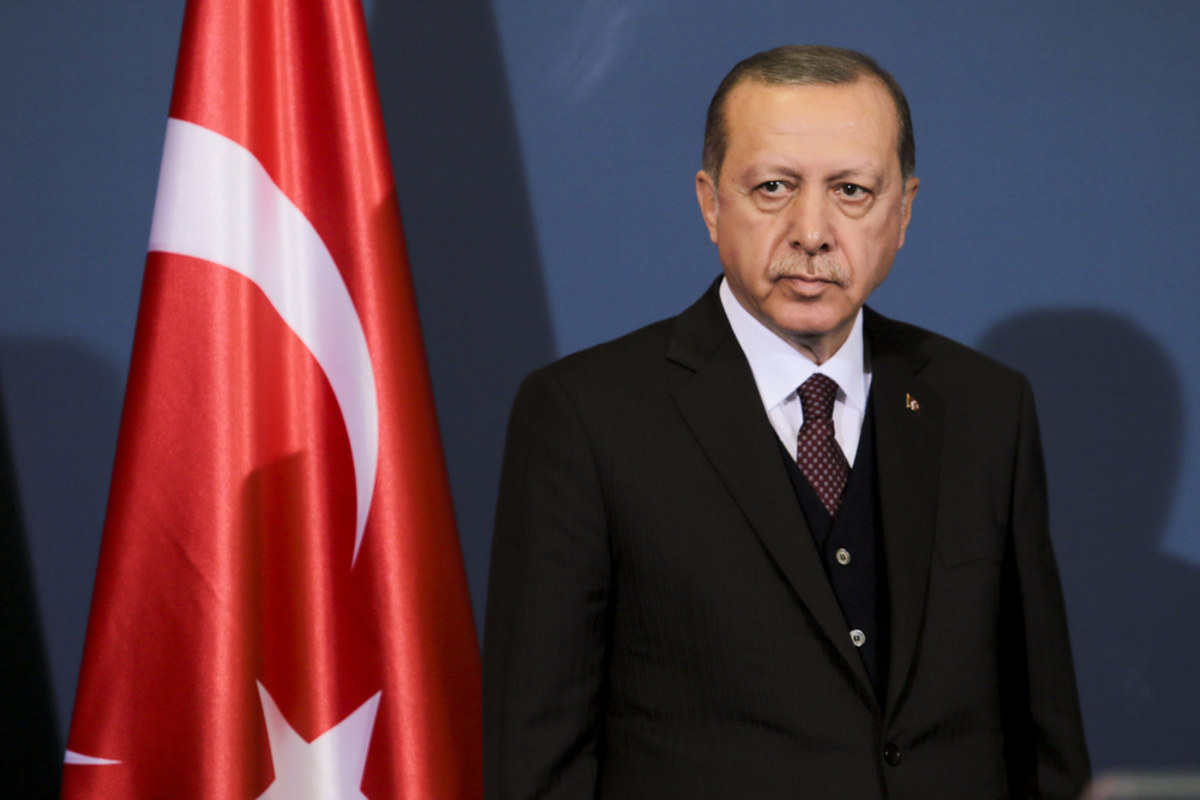 Już nie tylko Szwecja wraz z Finlandią, ale i Norwegia jest określana przez prezydenta Turcji mianem "gniazda terroru". Recep Tayyip Erdogan oskarżył również inne państwa NATO o przyzwalanie na działalność "grup terrorystycznych".