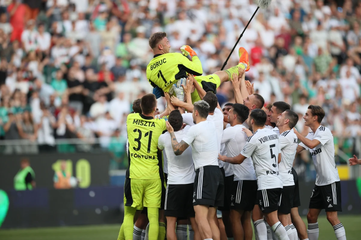 Legia Warszawa zremisowała z Celtikiem Glasgow 2:2 w pożegnalnym meczu Artura Boruca. Gole dla gospodarzy strzelili Maciej Rosołek i Josue, a bramki dla gości zdobyli Reo Hatate i Daizen Maeda.