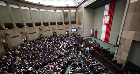 Wszystkie kluby i koła opozycyjne zapowiedziały dziś w Sejmie, że nie poprą projektu ustawy o usprawnieniu inwestycji CPK. Koalicja Obywatelska i Polska 2050 złożyły wnioski o odrzucenie projektu w całości.