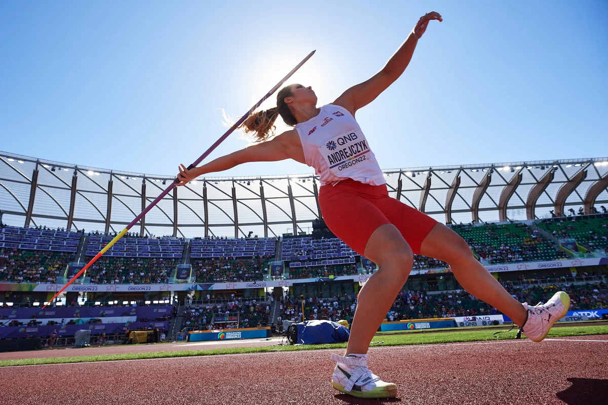 W środę w lekkoatletycznych mistrzostwach świata w Eugene bez powodzenia startowało dwoje polskich medalistów ubiegłorocznych igrzysk w Tokio. W eliminacjach rzutu oszczepem odpadła wicemistrzyni olimpijska Maria Andrejczyk, a w biegu na 800 m trzeci w stolicy Japonii Patryk Dobek.