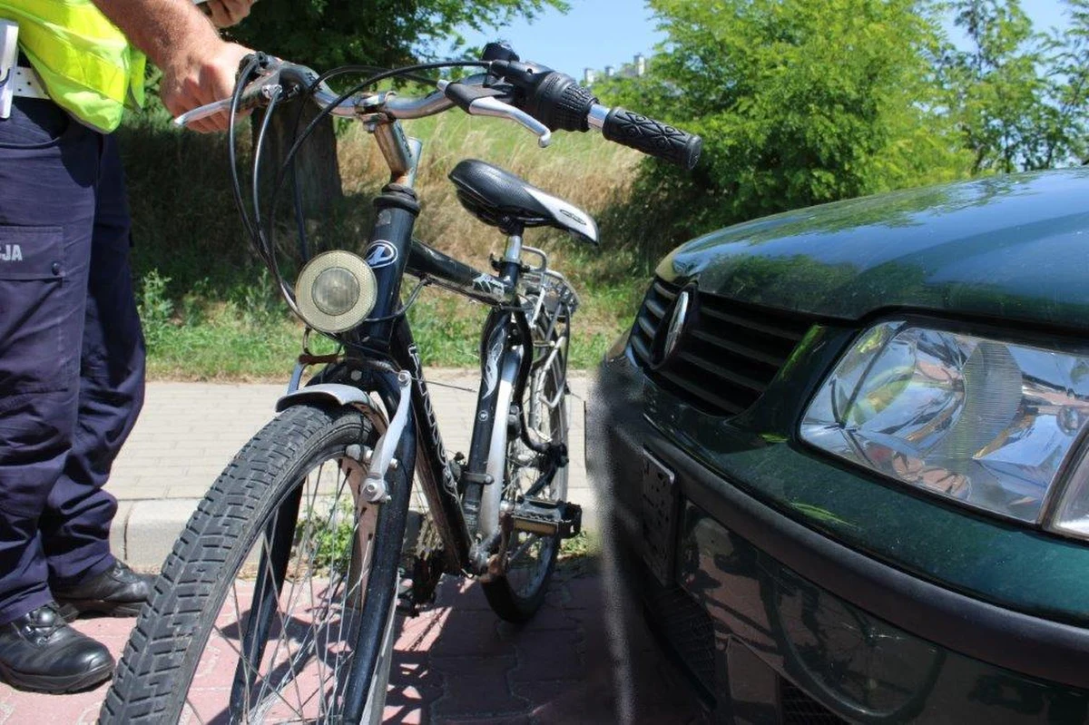 Potrącony na pasach 16-latek trafił do tarnowskiego szpitala z urazem nogi. Nieletni wjechał swoim rowerem na przejście dla pieszych tuż przed nadjeżdżający samochód. Do zdarzenia doszło w Nowodworzu w powiecie tarnowskim.