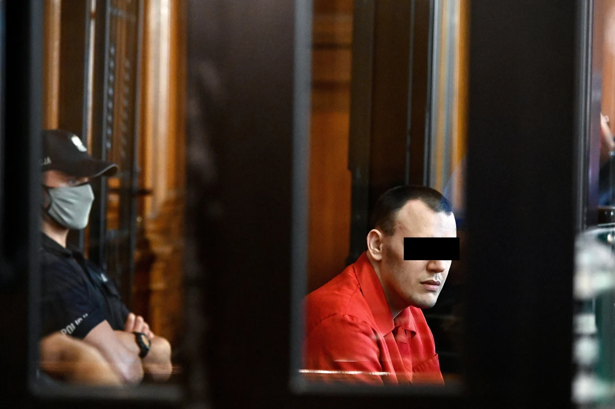 Oskarżony o zabójstwo Pawła Adamowicza Stefan W. jest zdolny do udziału w procesie. Sąd przedstawił dziś wniosek z długo oczekiwanej opinii biegłych. Na sali pierwszy raz pojawiła się matka oskarżonego.

