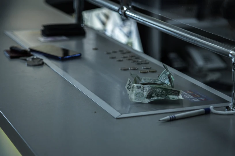 Kasjer odmówił przyjęcia banknotu. Jest sposób na odzyskanie pieniędzy