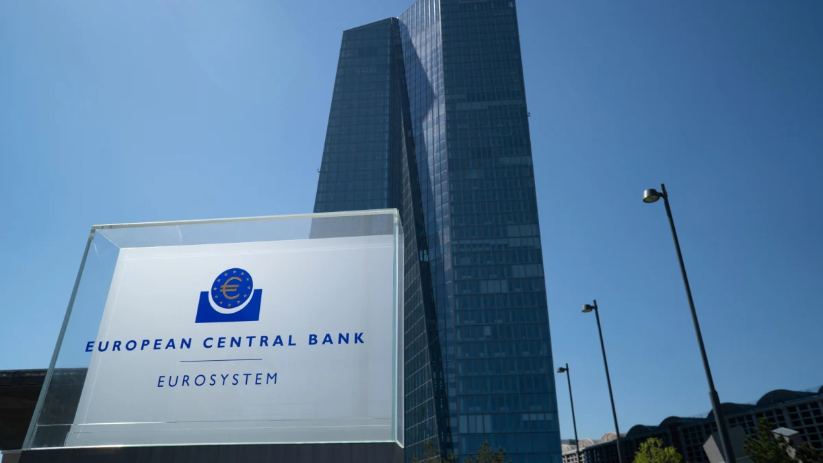 Europejski Bank Centralny podnosi stopy procentowe o pół punktu procentowego. To dwukrotnie więcej niż przewidywały prognozy. To pierwsza podwyżka stóp w strefie euro od 11 lat. 