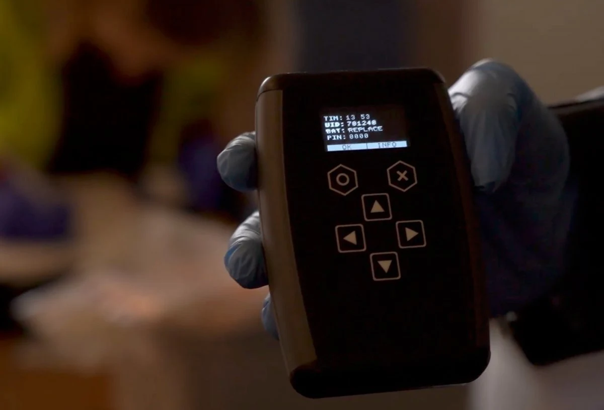 17 członków dwóch zorganizowanych grup przestępczych odpowie przed sądem za kradzieże luksusowych samochodów. Przestępcy kradli m.in. audi, bmw, jaguary i porsche z ulic i prywatnych posesji  

