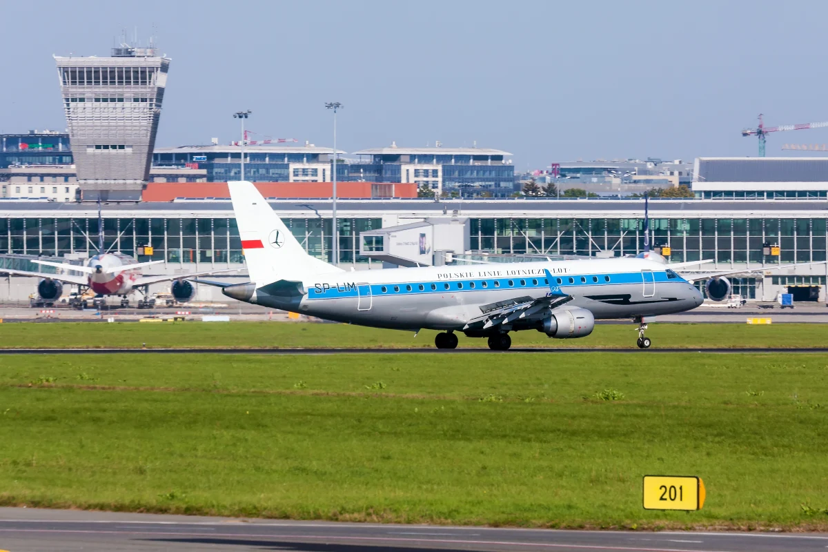 ​Przez pierwszych sześć miesięcy tego roku Lotnisko Chopina obsłużyło ponad 5,7 mln pasażerów. To dwie trzecie z tego samego okresu 2019, czyli ostatniego roku przed pandemią - podał stołeczny port.