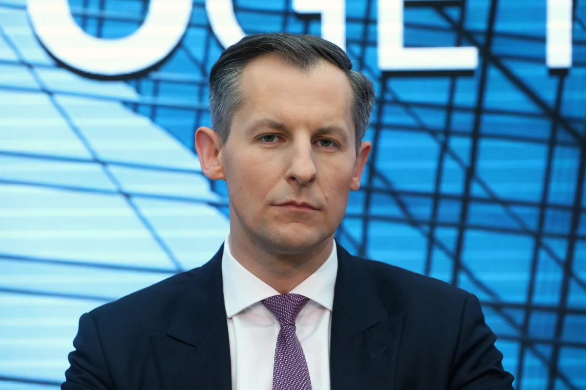 8 firm zajmujących się przewozami autobusowymi w Śląskiem pod lupą policji i kontrolerów Urzędu Ochrony Konkurencji i Konsumentów. Przeszukane zostały siedziby tych przedsiębiorstw. UOKiK podejrzewa zawarcie tak zwanej zmowy przetargowej.