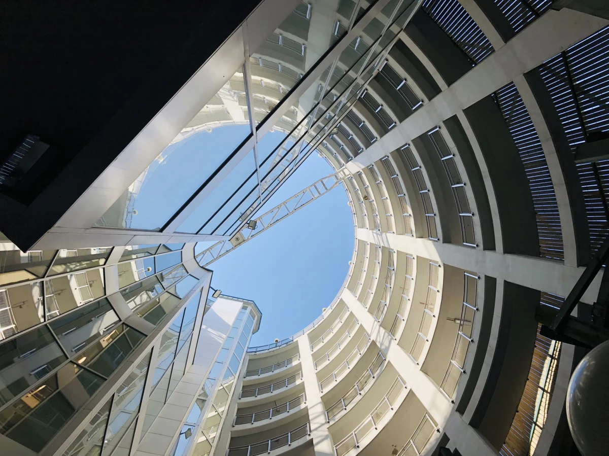 Łódź ma niezwykłe miejsce, z którego można zobaczyć miasto "z lotu ptaka". Najwyższy punkt widokowy jest na Chłodni Kominowej w EC1 Łódź Miasto Kultury, na wysokości 40 metrów. Panorama miasta zapiera dech w piersiach. Na dole natomiast, w dni upalne jak teraz, można rozkoszować się przyjemnym chłodem.  