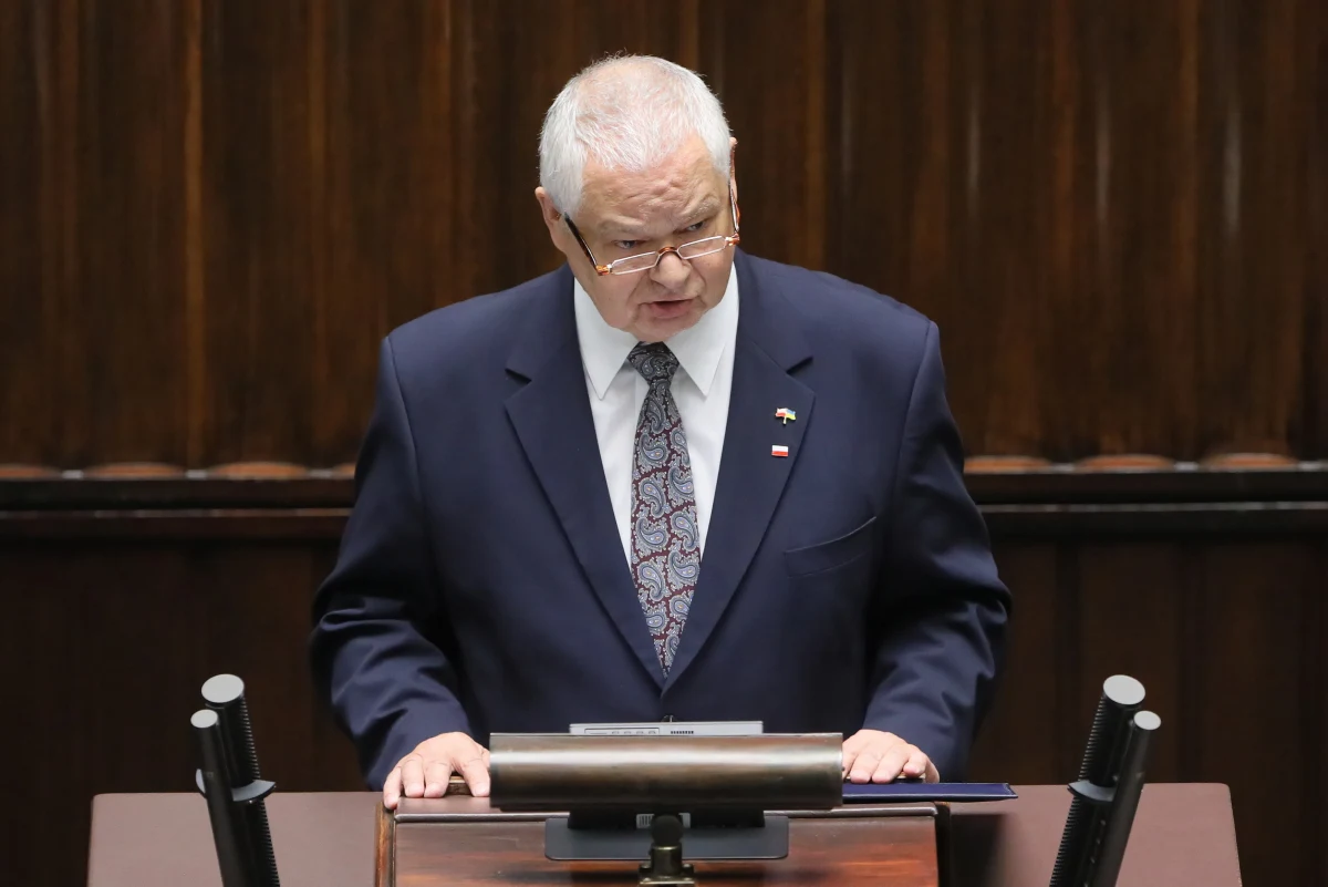 "Polityka pieniężna będzie nadal prowadzona w sposób mający obniżać inflację i jednocześnie będzie sprzyjać wzrostowi gospodarczemu" - powiedział w Sejmie prezes Narodowego Banku Polskiego Adam Glapiński. "Priorytetem banku jest obniżenie inflacji" – dodawał.
