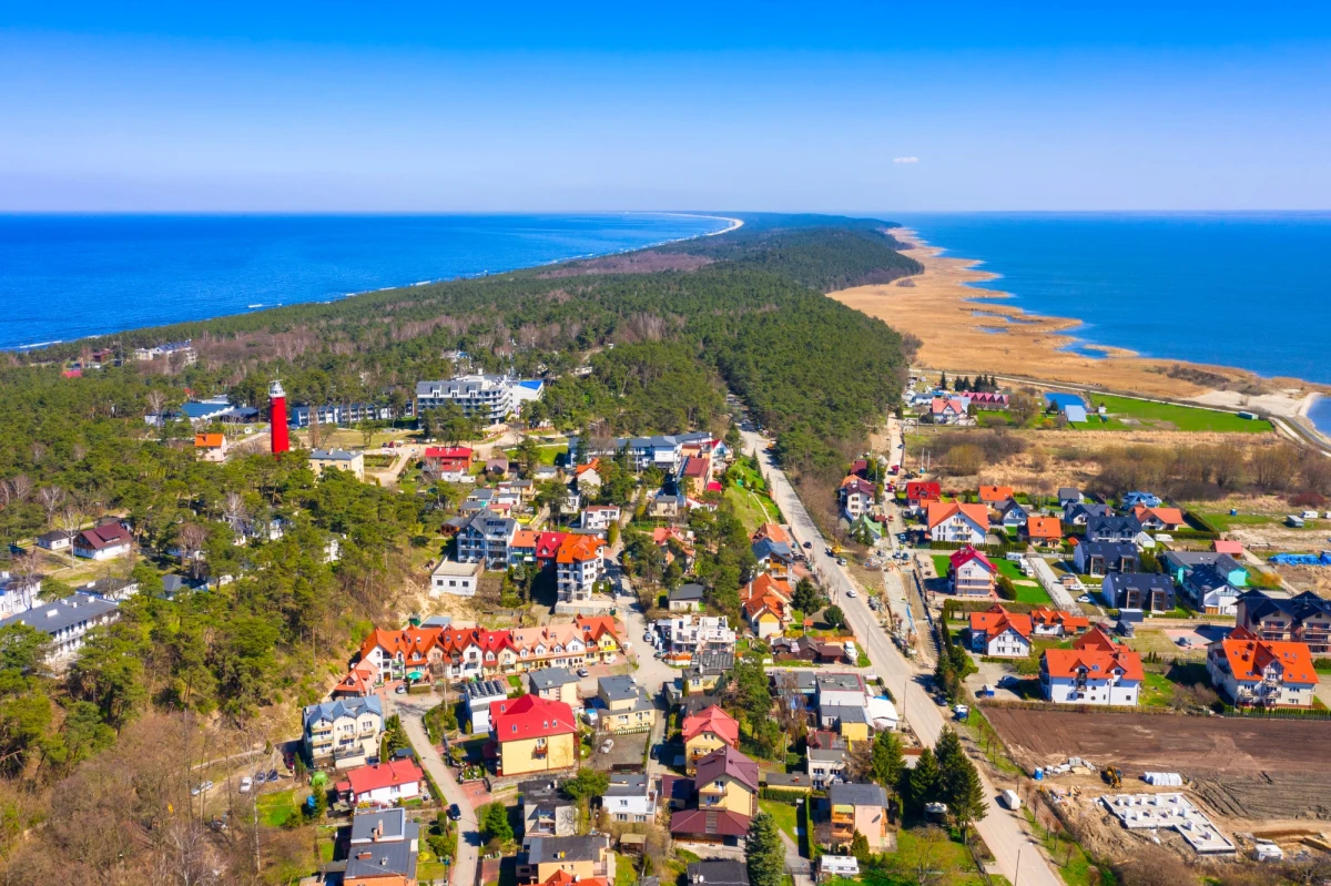 Anna Jaworska i Adam Ostrowski powalczą w niedzielę o fotel burmistrza Krynicy Morskiej. Poprzedni burmistrz stracił bierne prawo wyborcze wskutek skazującego wyroku sądowego.

