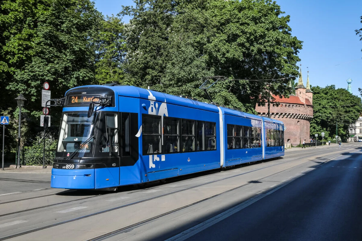 Kończą się prace na torowisku tramwajowym na skrzyżowaniu ulic Basztowej i Długiej. W związku z tym od poniedziałku, 25 lipca, zostanie przywrócony ruch autobusów i tramwajów na odcinku „Stary Kleparz” – „Teatr Bagatela”.