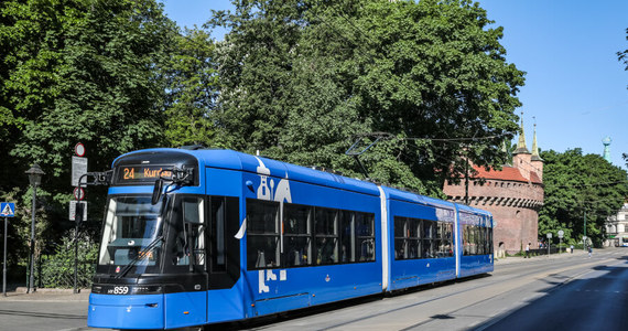 Kończą się prace na torowisku tramwajowym na skrzyżowaniu ulic Basztowej i Długiej. W związku z tym od poniedziałku, 25 lipca, zostanie przywrócony ruch autobusów i tramwajów na odcinku „Stary Kleparz” – „Teatr Bagatela”.
