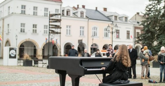 Już za kilka dni na Placu Wejhera w Wejherowie rozbrzmi muzyka. 28 lipca na rynku stanie fortepian zewnętrzny. Będzie można korzystać z niego przez dwa tygodnie, do 11 sierpnia.