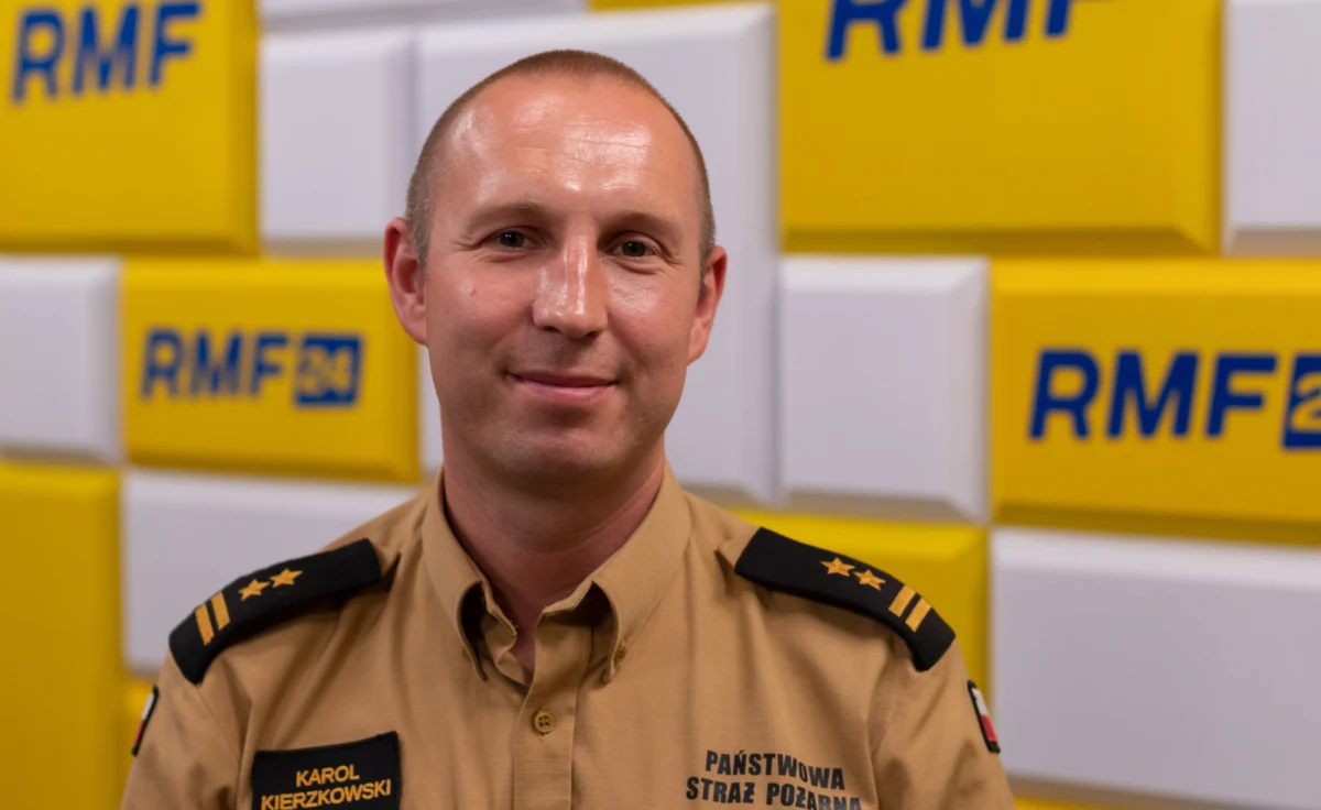 "Od wtorku mamy 40-60 pożarów lasów dziennie. W lipcu już 500 pożarów w lasach, a w całym roku - 5 tysięcy. To jest rekordowy rok" - mówił w Rozmowie w południe w RMF FM Karol Kierzkowski, rzecznik komendanta głównego Państwowej Straży Pożarnej. Jak dodał, w tym roku w pożarach lasów zginęły 3 osoby, a 10 zostało rannych. 
