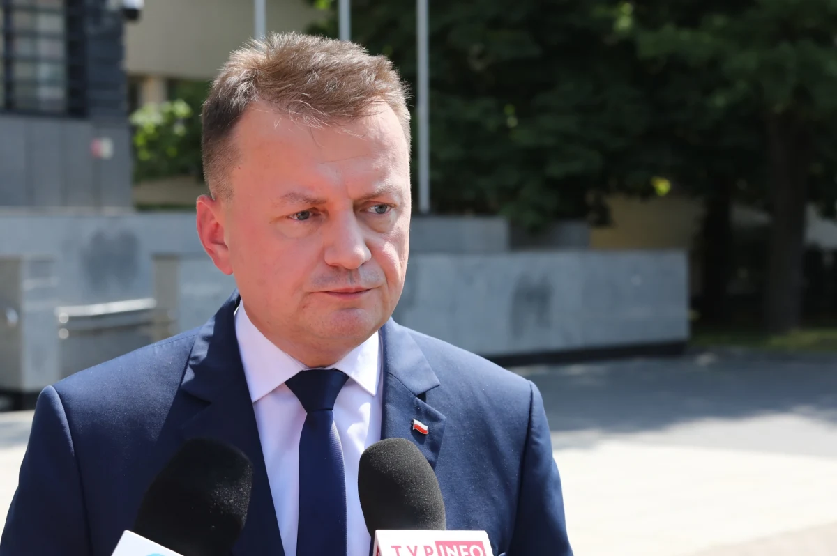 W przyszłym tygodniu podpiszemy umowę z Koreą Południową ws. nabycia czołgów K2, armatohaubic K9 oraz trzech eskadr samolotów FA-50; pierwsze armatohaubice i czołgi trafią do Polski jeszcze w tym roku, samoloty - w przyszłym - powiedział w piątek wicepremier, szef MON Mariusz Błaszczak.