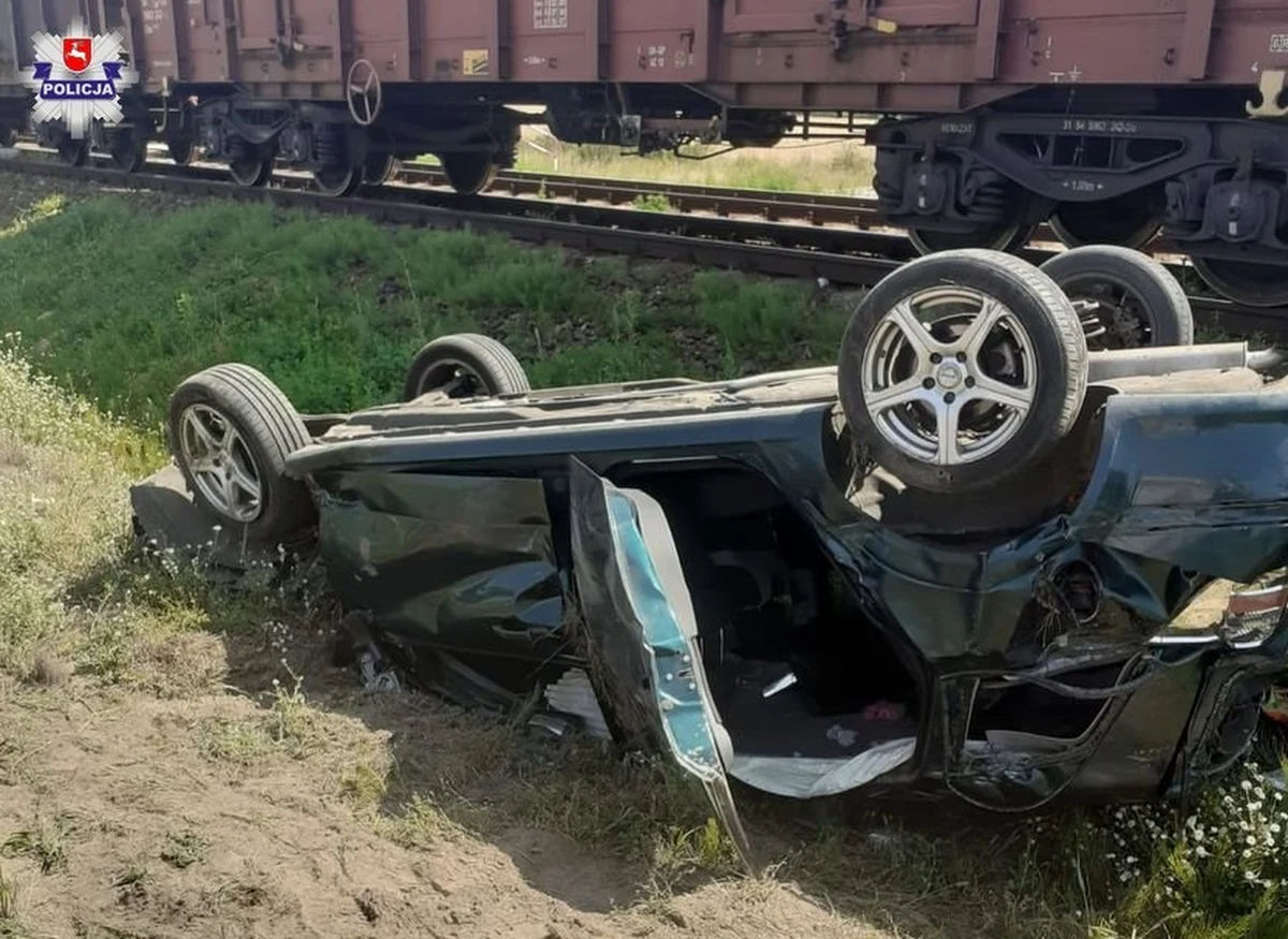 O wielkim szczęściu może mówić rodzina z gminy Adamów (pow. zamojski, woj. lubelskie). 33-letnia kierująca osobowym oplem po wjechaniu na niestrzeżony przejazd kolejowy w Hordzieżce (pow. łukowski) spowodowała zderzenie z pociągiem towarowym. Poszkodowane zostały cztery osoby. 