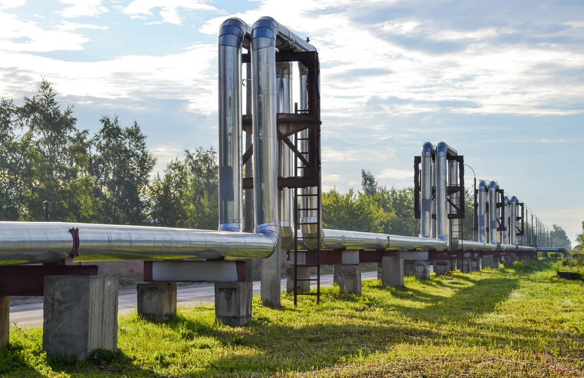 Dodatek węglowy powinien być dodatkiem energetycznym - uważają władze Krakowa. Apelują o bardziej sprawiedliwy system dopłat, który przysługiwałby także tym, którzy po likwidacji pieców węglowych do ogrzewania  wykorzystują gaz i energię elektryczną. Krakowski MPEC uspokaja, że dostawcy ciepła mają zapasy węgla, które wystarczą na kilka miesięcy.

