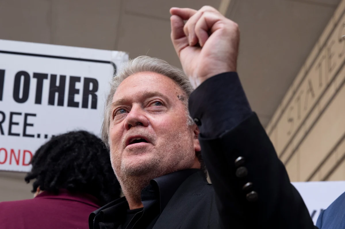 Były główny strateg Białego Domu i szef kampanii Donalda Trumpa Steve Bannon został uznany winnym dwóch zarzutów uchylania się od zeznań przed komisją śledczą Kongresu ds. wydarzeń 6 stycznia. Grozi mu maksymalna kara do roku więzienia i 100 tys. dol. grzywny.