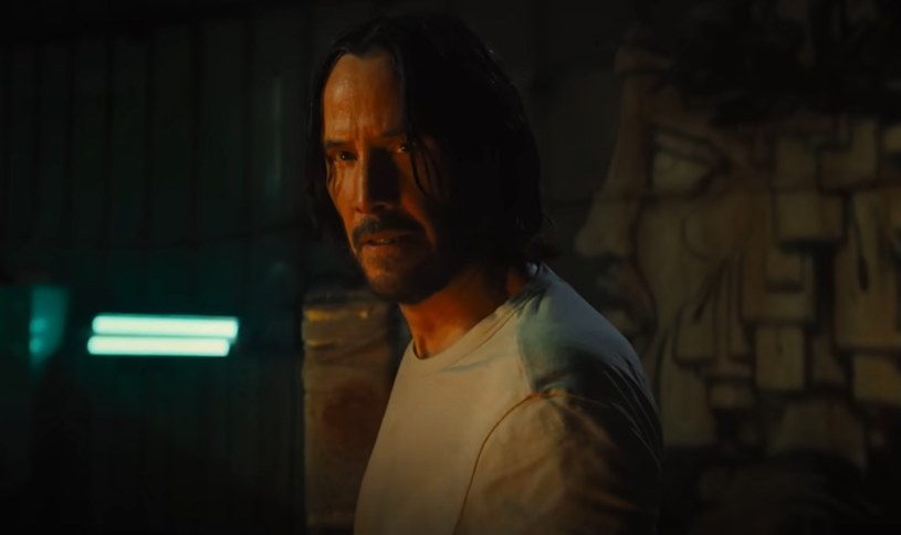 24 marca 2023 roku do kin trafi czwarta część wybuchowej serii z Keanu Reevesem w roli głównej. W internecie pojawiły się właśnie pierwsze fragmenty produkcji.

 