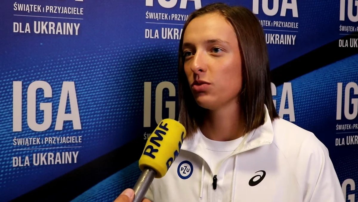 "Zauważyłam, że informacji o wojnie jest mniej niż było na początku. Ciężko mi to zrozumieć, bo żyjąc w Polsce cały czas widzę, co się dzieje chociażby z ludźmi, którzy uciekają do naszego kraju i szukają bezpiecznej przystani” – powiedziała w rozmowie z RMF FM Iga Świątek, polska tenisistka. 