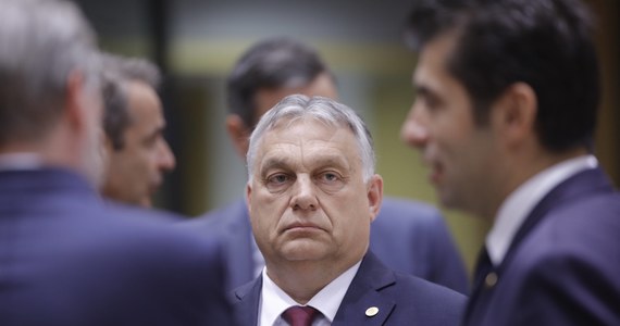 UE powinna stanąć nie po stronie Ukrainy czy Rosji, lecz „między nimi”. Potrzebuje też nowej strategii wobec tego konfliktu, bo sankcje nie przynoszą wyników. Wojna w Ukrainie wstrząsnęła polsko-węgierską współpracą – powiedział w sobotę premier Węgier Viktor Orban.