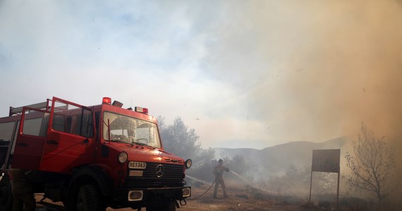 W Grecji strażacy zmagali się w sobotę z czterema dużymi pożarami. Konieczna była ewakuacja ośrodka wypoczynkowego na wyspie Lesbos na Morzu Egejskim - poinformowały władze.