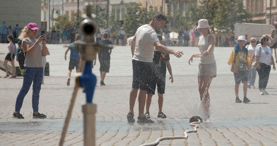 Dziś będzie można odetchnąć po fali upałów i burzach. Jak zaznacza Michał Folwarski, synoptyk IMGW-PIB, będzie to krótka przerwa, bo już w poniedziałek na zachód Polski wrócą temperatury dochodzące do 34 stopni Celsjusza.