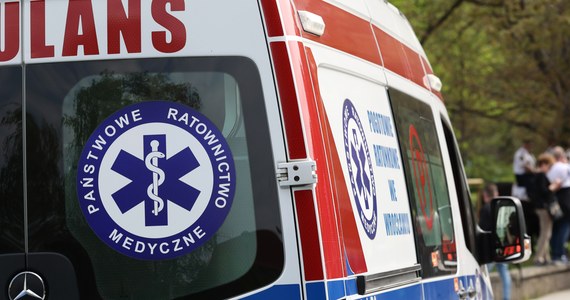 Cztery osoby trafiły do szpitala po zderzeniu trzech aut w miejscowości Zasole w Małopolsce. Wśród ciężko rannych jest kobieta w ciąży. 