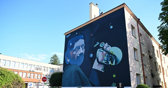W Rzeszowie odsłonięto mural przedstawiający Tomasza Stańkę. Okazją stała się 80. rocznica urodzin muzyka. Autorem grafiki jest małżonka zmarłego cztery lata temu, jednego z najwybitniejszych muzyków polskiego jazzu.

