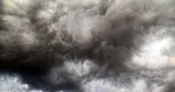 Instytut Meteorologii i Gospodarki Wodnej opublikował prognozę na ostatni tydzień lipca. Wynika z niej, że słoneczne dni będą przeplatać się z opadami deszczu i burzami, w czasie których może spaść grad. 