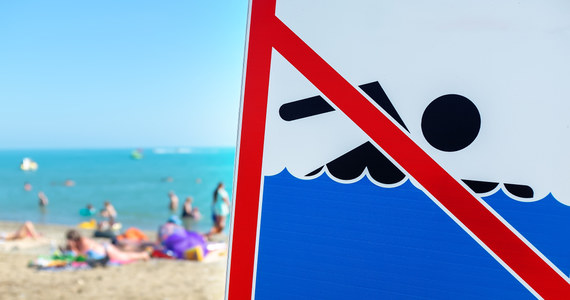 W jeziorze Ukiel w Olsztynie utrzymuje się zakaz kąpieli. Ma to związek z ubiegłotygodniowym zakwitem sinic. Podobna sytuacja ma miejsce w przypadku miejskiego jeziora w Nidzicy.