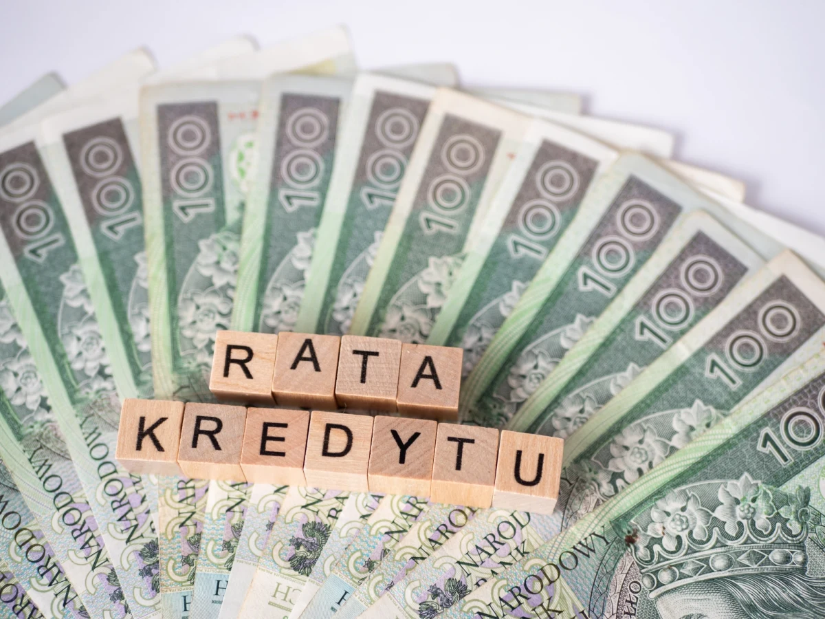 Od piątku większość polskich banków pozwoli na składanie wniosku o wakacje kredytowe. Właśnie wtedy - 29 lipca - wchodzą w życie przepisy, które mają przynieść ulgę kredytobiorcom.